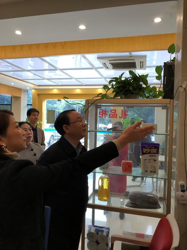 贛州市政府副秘書長李國泉一行蒞臨章貢區民融登指導交流工作 